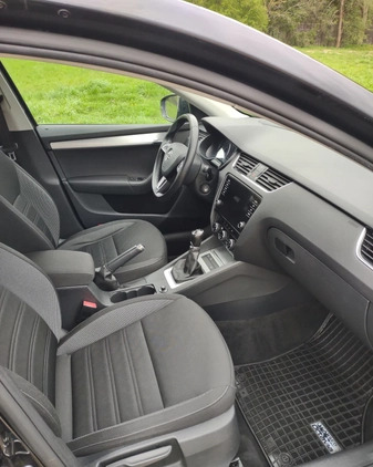 Skoda Octavia cena 48700 przebieg: 167342, rok produkcji 2018 z Olsztyn małe 277